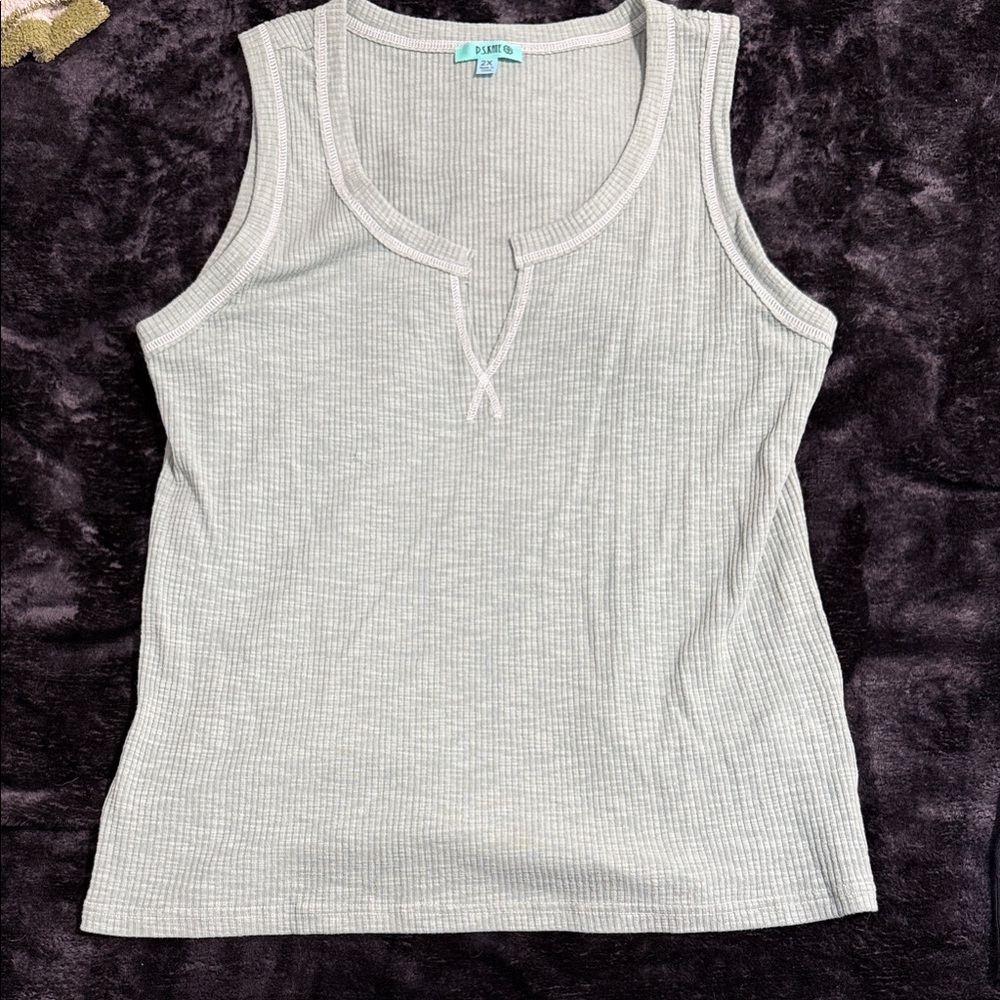 mint green tank